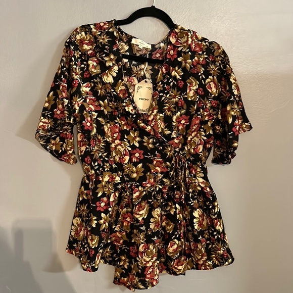 NWT Entro floral wrap blouse  with the tie on the side size small - Picture 2 of 7